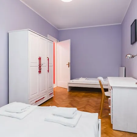 Modern Urban Escape - Old Town Apartment - By Upstairs Cracovia Esterno foto