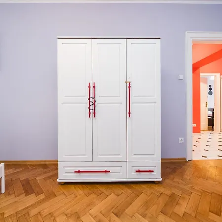 Modern Urban Escape - Old Town Apartment - By Upstairs Cracovia Esterno foto